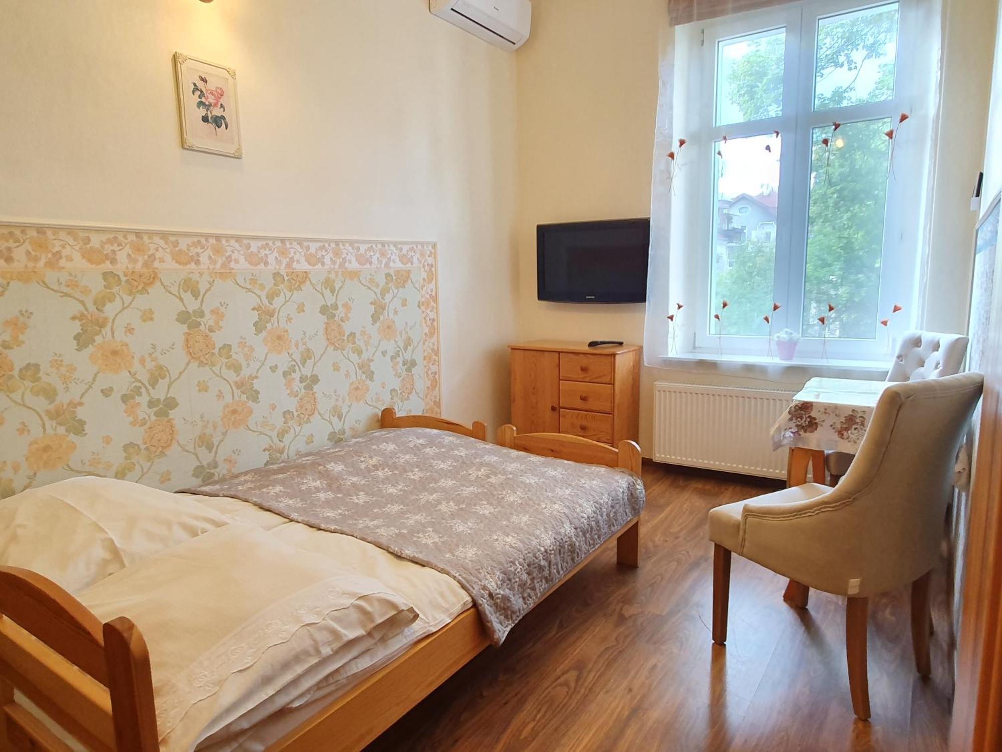 Roza Bed & Breakfast 3*